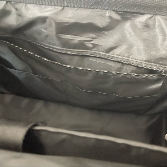 Beis Weekender Tote - Picture 4 of 9